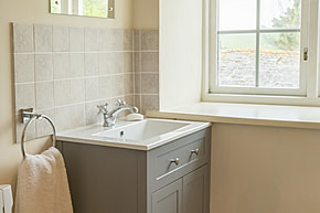 Barn End Cottage - vanity unit in bedroom