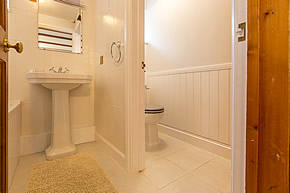 Barnsdale Cottage - bathroom